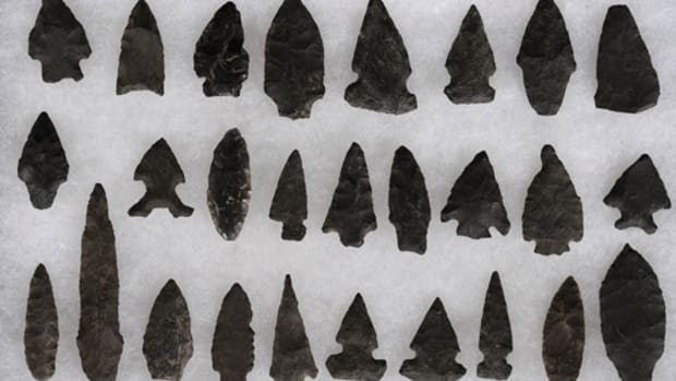 Native American lithic (stone) artifacts are easily assembled into impressive displays — especially since they are relatively affordable. Shown here are 27 Northwest Coast points. Photo courtesy Seahawk Auctions, Burnaby, British Columbia, Canada; www.seahawkauctions.com