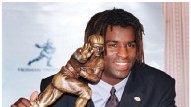  Ricky Williams with his Heisman Trophy in 1998. Image courtesy Heritage Auctions