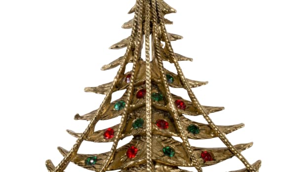Pell Christmas tree pin
