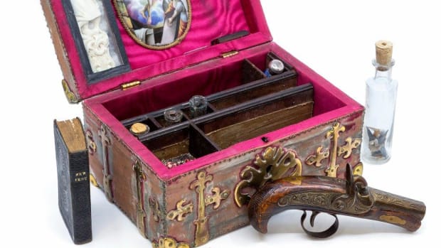 It's not clear how old this kit is, but Hanson Auctioneers said it has everything needed to slay vampires.