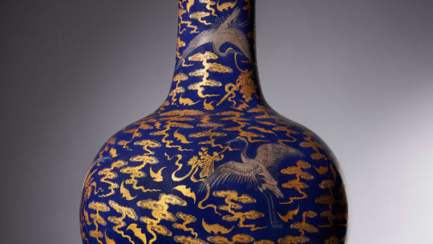 This rare vase kept in a kitchen for decades will be auctioned at Dreweatts on May 18, with a pre-sale estimate of $124,000 to $186,000.