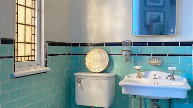 A 1929 powder room filled with tiny Art Deco details,  including the clamshell-shaped soap dish above the sink.