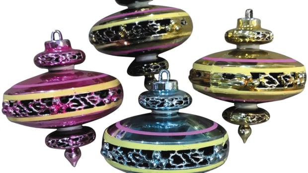 Spinning top ornaments