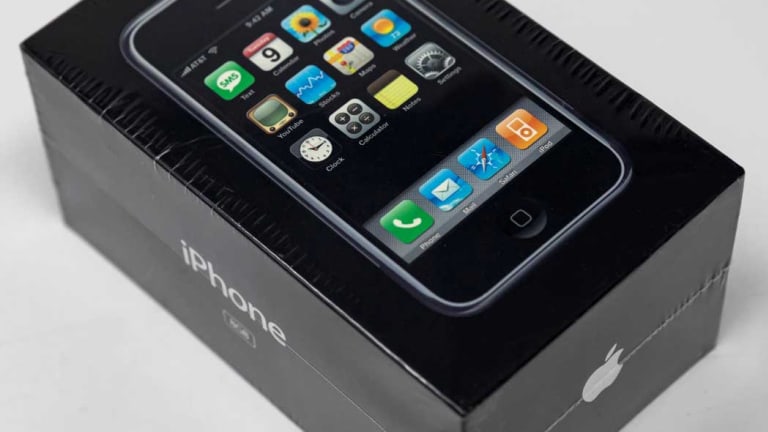Unopened, Original iPhone from 2007 Sells for $40,000