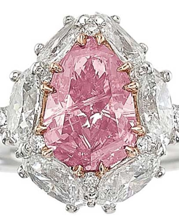Fancy Vivid pink diamond ring