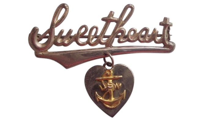 Sweetheart pin Navy