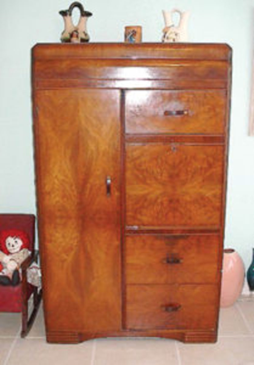 Silly me. I thought this was just a cabinet or maybe a wardrobe. The owner thought it was an armoire. We were both wrong. It turned out to be a chifferobe based on the French word “chiffonier,” which is a tall narrow chest of drawers. It in turn is based on the French word “chiffon” meaning rags.