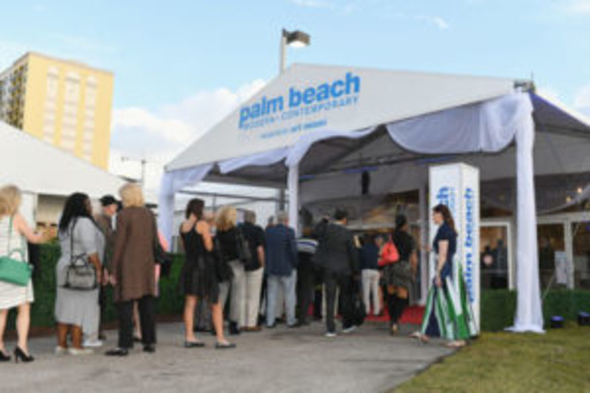  Crowds at the entrance to the Palm Beach Modern + Contemporary Art Fair. Photo Credit Dylan Rives Getty Images for Art Miami