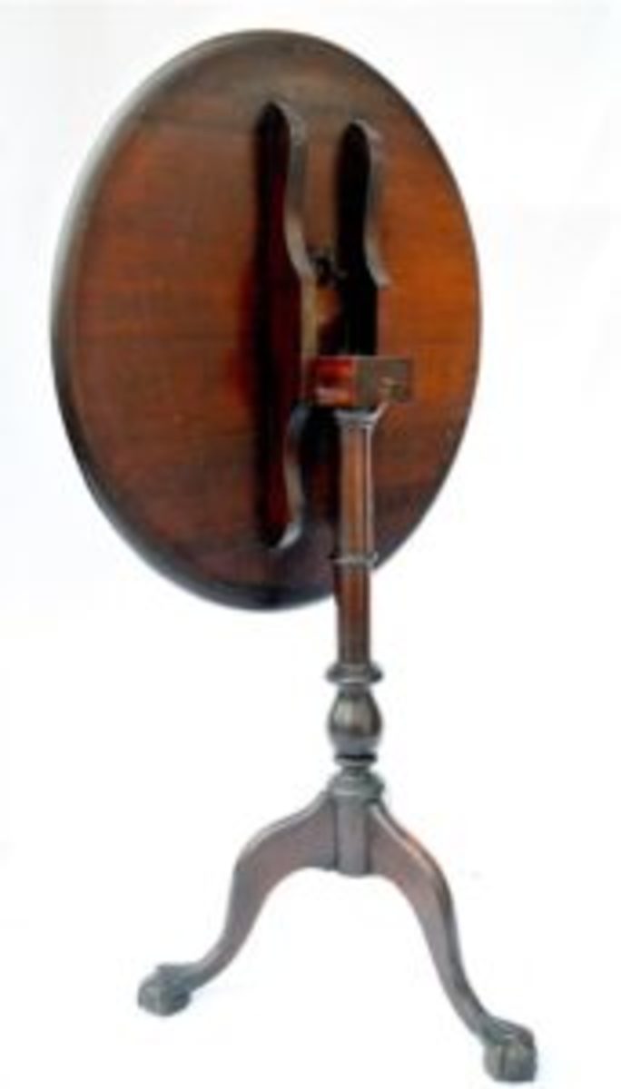 RubyLane seller The Front Porch Antiques (Woodstown, New Jersey) offers this 1930s Chippendale style tilt top tea table