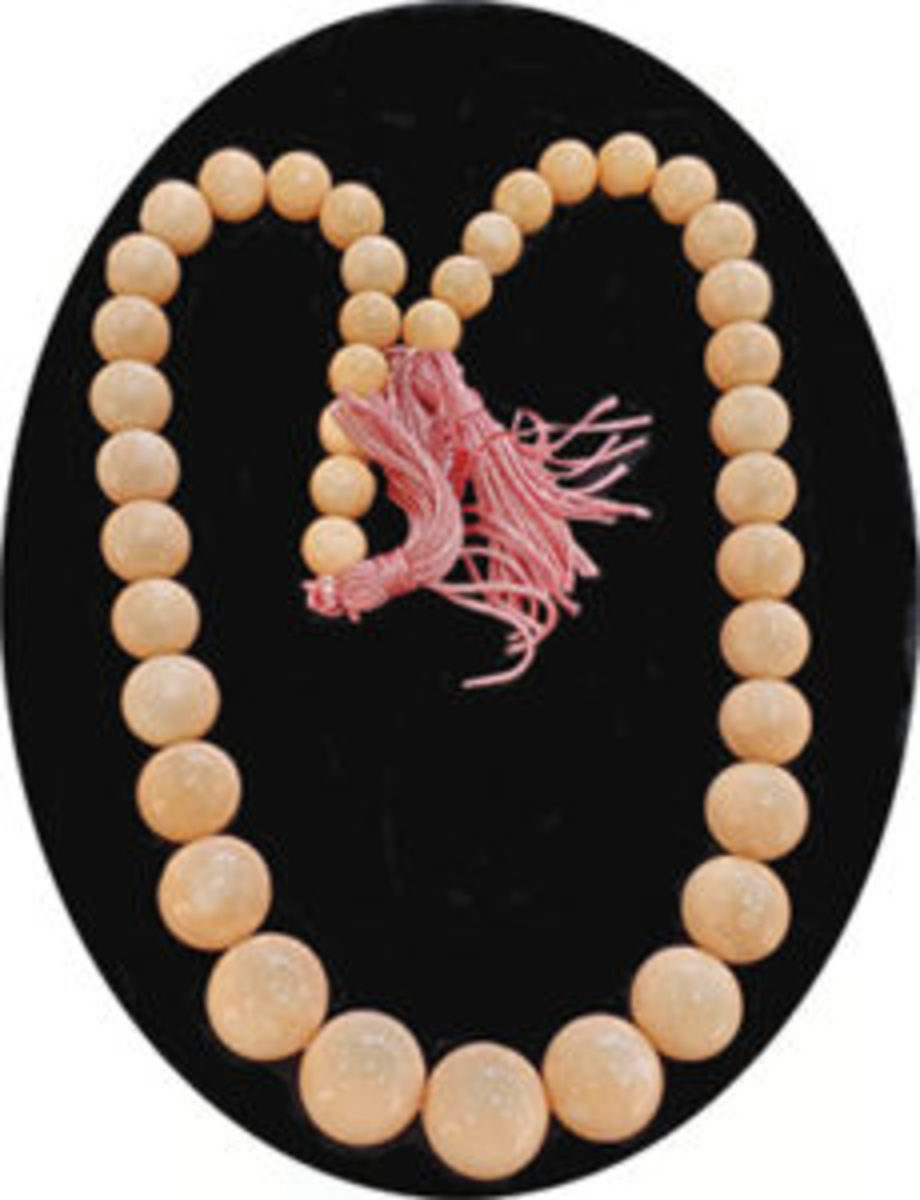  This angel skin coral necklaceis a perfect example of the care each carver takes with precious material.