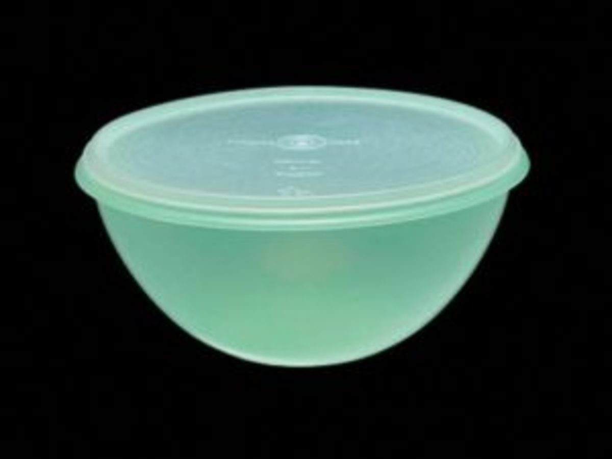 Vintage Tupperware Wonder Bowl from the 1950s
