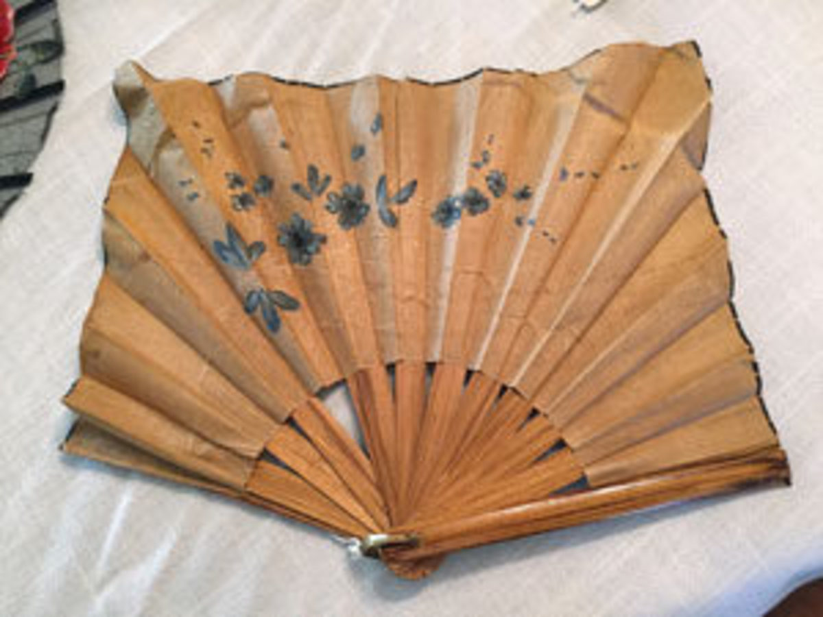  An English man’s fan from the late 1800s. Men carried fans in many societies, especially Japan. From a private collection.