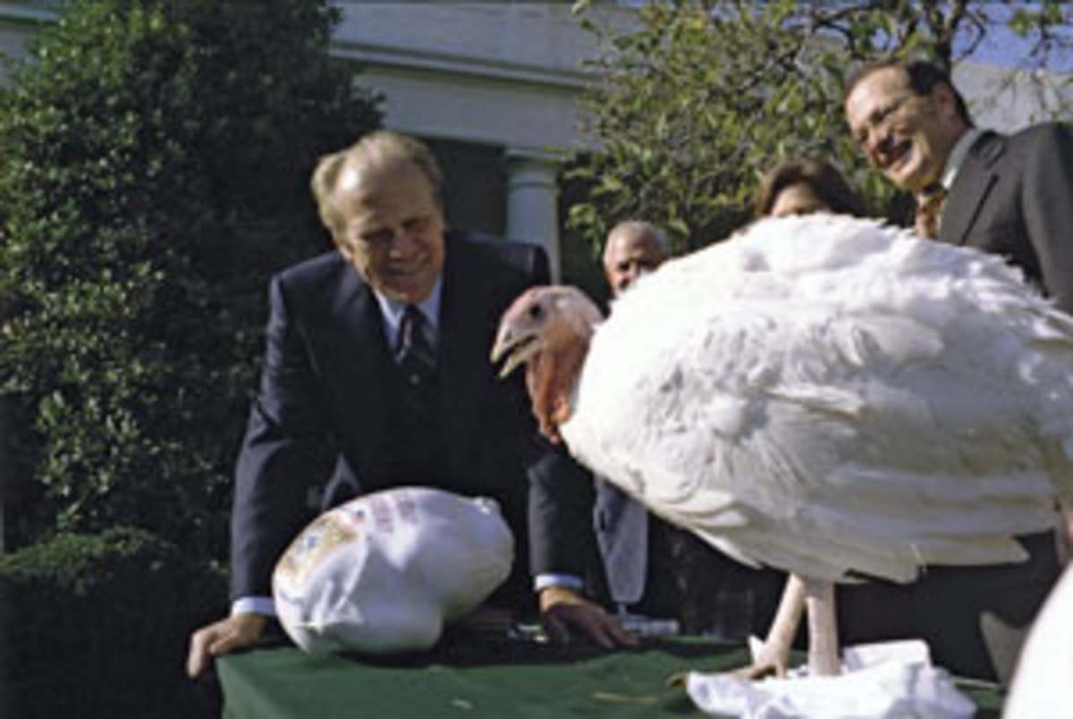  President Gerald Ford accepting a non-pardoned turkey in 1975.