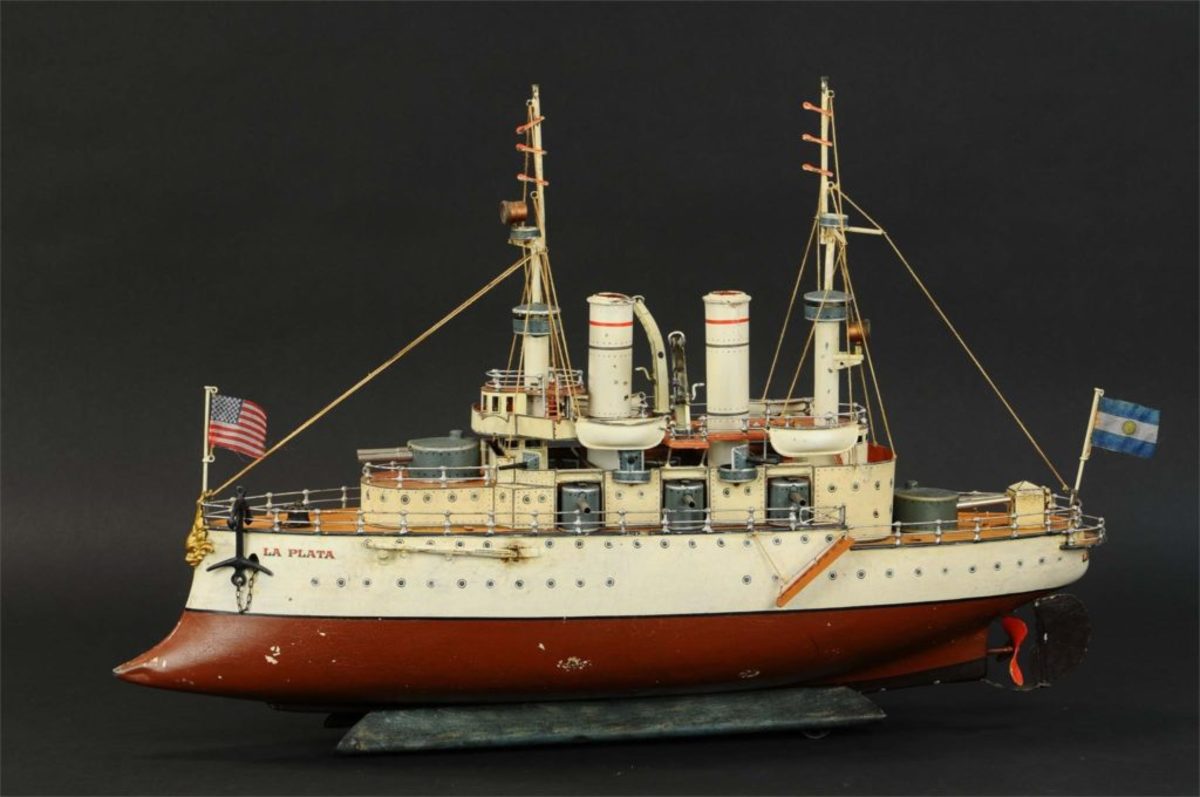  Marklin Battleship, La Plata, clockwork, was the top lot of the Samuel Downey Jr. collection, after selling for $204,000, against an estimate of $50,000-$70,000. Hailing from Argentina, this battleship is in museum-grade condition, extremely detailed with a multi-level complex superstructure, and impressive to look at; 28” l. All images courtesy of Bertoia
