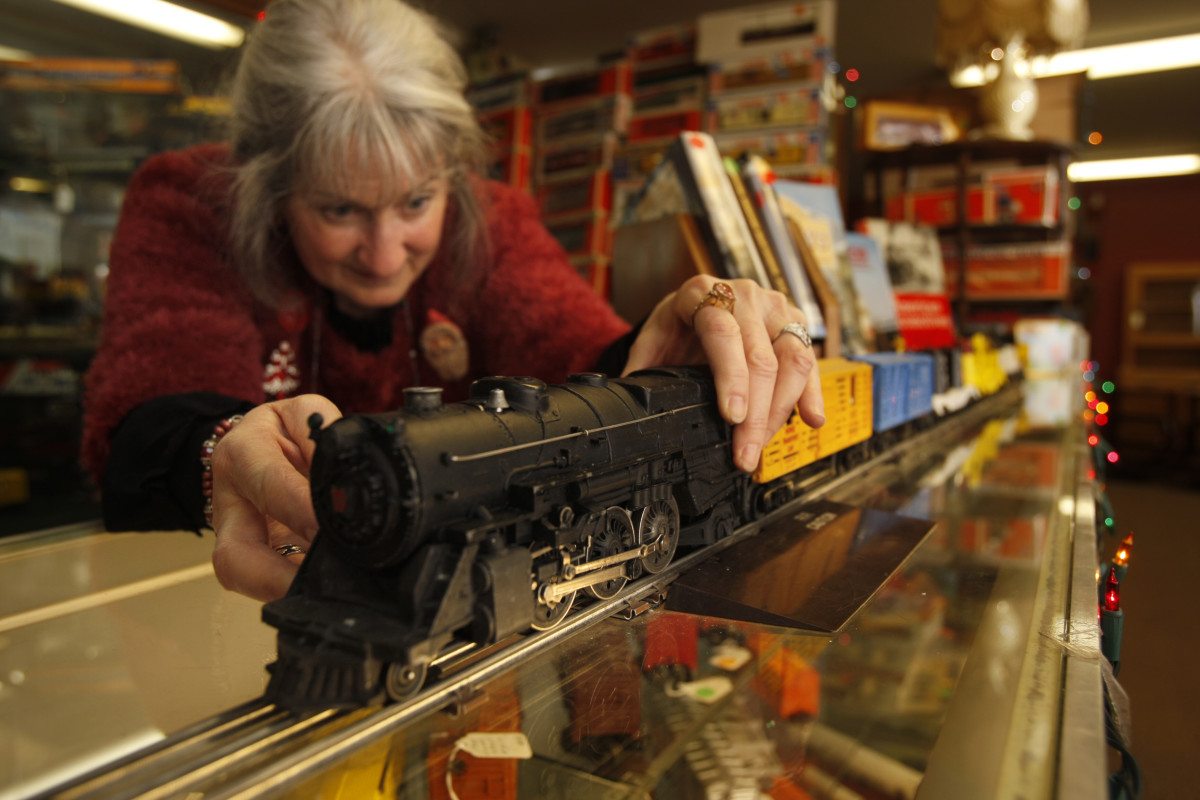 Whether you're looking for antique trains or other antiques and collectibles, getting to know a dealer in the area you're interested in can be invaluable.