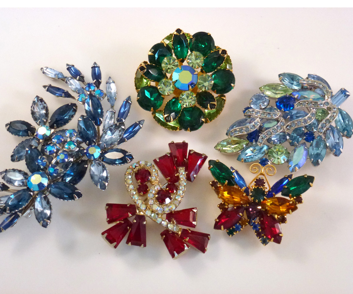 Most Valuable Costume Jewelry: Identification, Valuation, And Buying ...