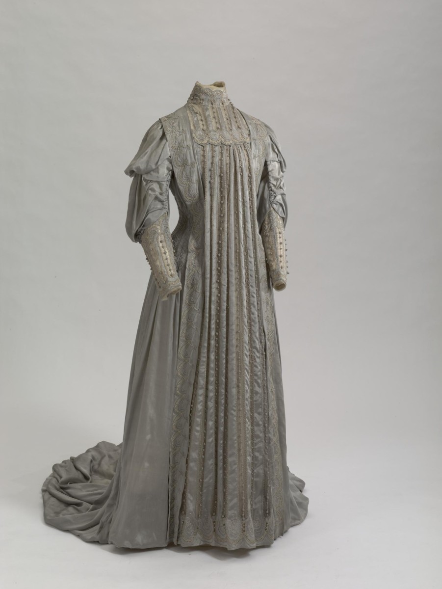 House dresses were a bit more stylish for royalty. This one is the house dress of Dowager Empress Maria Feodorovna, 1905-1907, by the House of Nicaud and made of silk and chiffon.