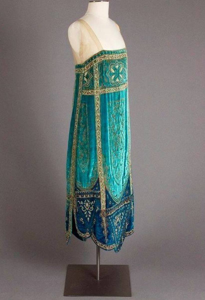 Teal silk velvet evening dress designed by Callot Soeurs, circa 1926.