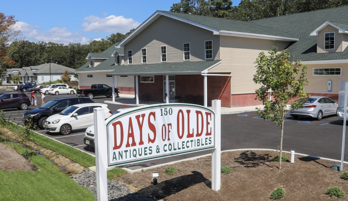 Days of Olde Antiques & Collectibles