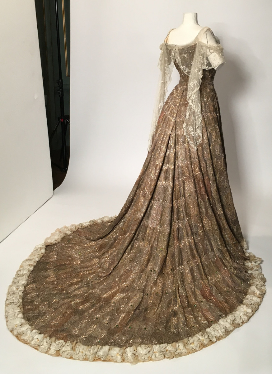 WORTH Evening or Ball Gown, Paris, ca. 1894 - www.antique-gown.com
