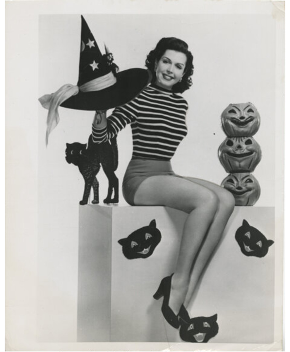 Legendary singer and dancer Ann Miller poses with some great pumpkin candy containers in this circa 1955 pinup. One Hollywood’s great musical actresses during its Golden Age, Miller was a popular pinup during World War II.