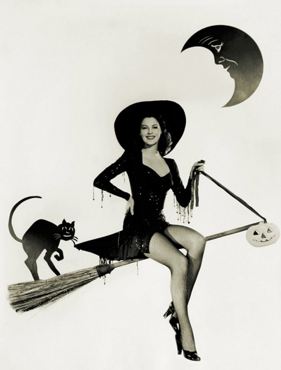 Iconic 1940s actress Ava Gardner is one of the most beautiful witches we’ve ever seen. Even the moon looks to be under her spell.