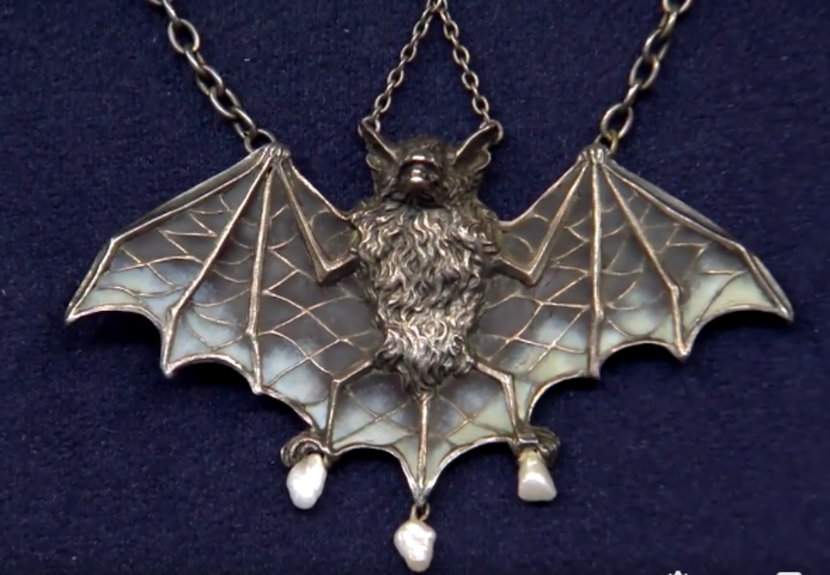 A close-up of the festoon necklace.