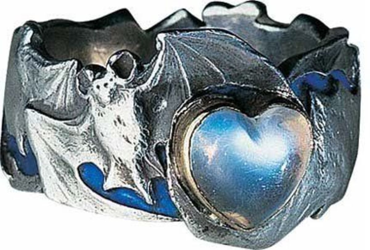 Bat ring in silver, gold, enamel, moonstone and diamond by René Lalique, ca 1899, as a gift for Natalie Clifford Barney.