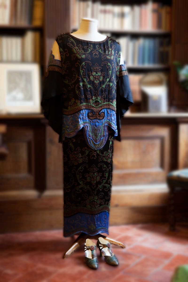 Three-piece black and blue satin day dress with bat-wing sleeves and embroidery, Callot Soeurs, 1920s.