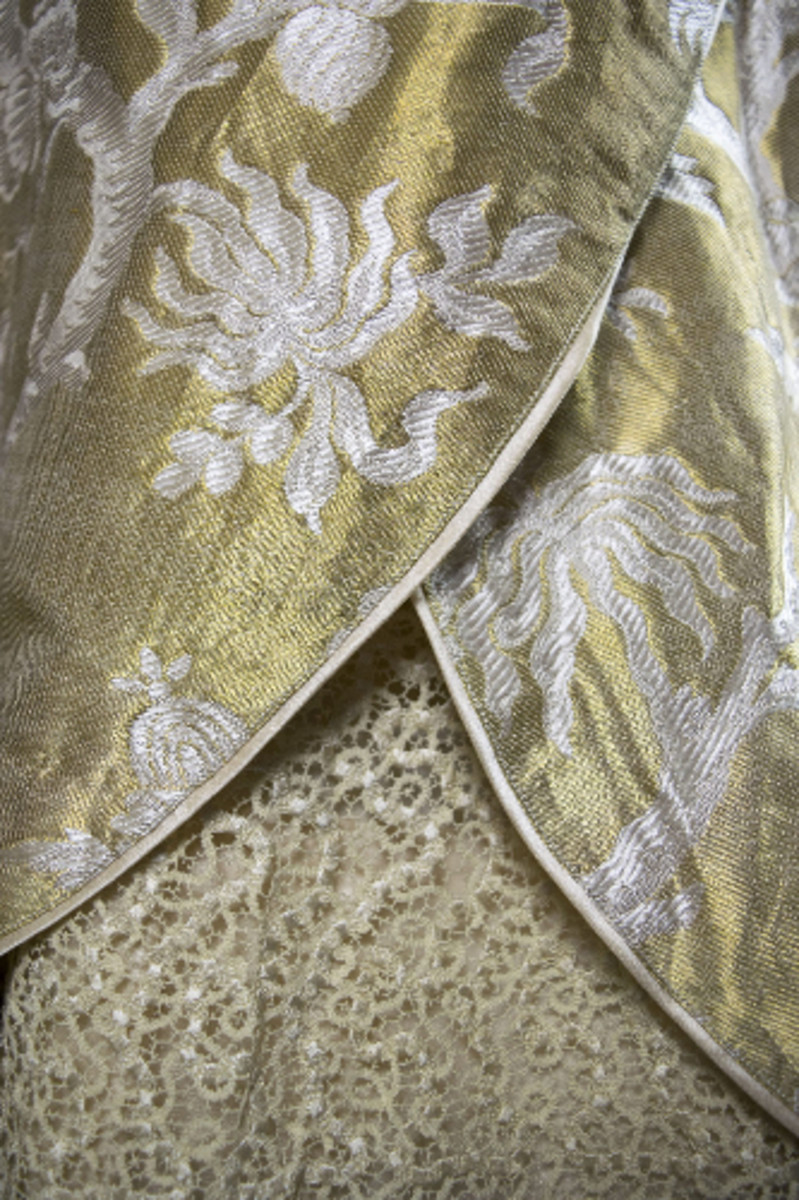 Detail of the gold lamé and cream silk evening dress.