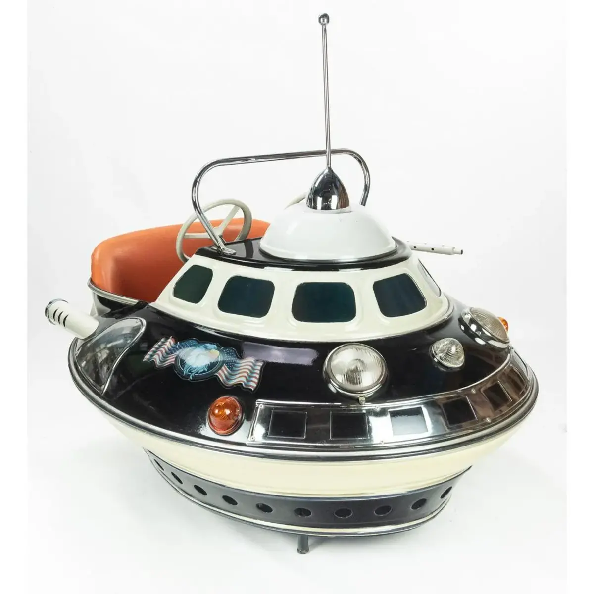 An extremely rare Space Age carnival amusement park ride flying saucer UFO, made by L'Autopede of Belgium, late 1950s. The hand-fabricated metal two-seat carousel ride is in vintage science-fiction style and an extremely rare piece of carnival/amusement park art, complete with original antenna and working “clickity-clack” machine gun. Estimate: $15,000-$40,000.