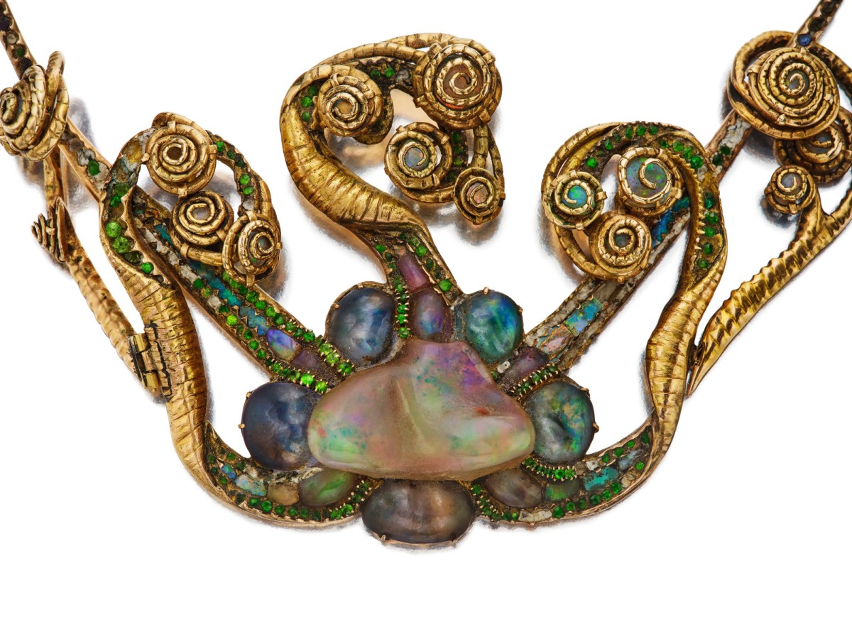 A close-up of the pendant and its stylized snakes.