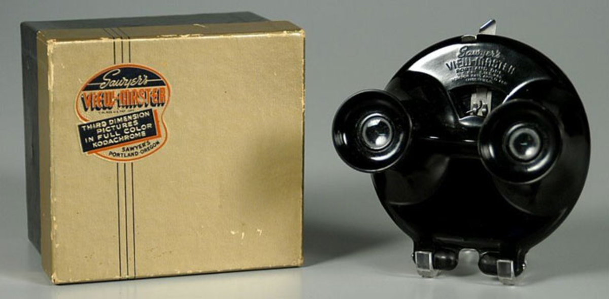 A round View-Master Model B.