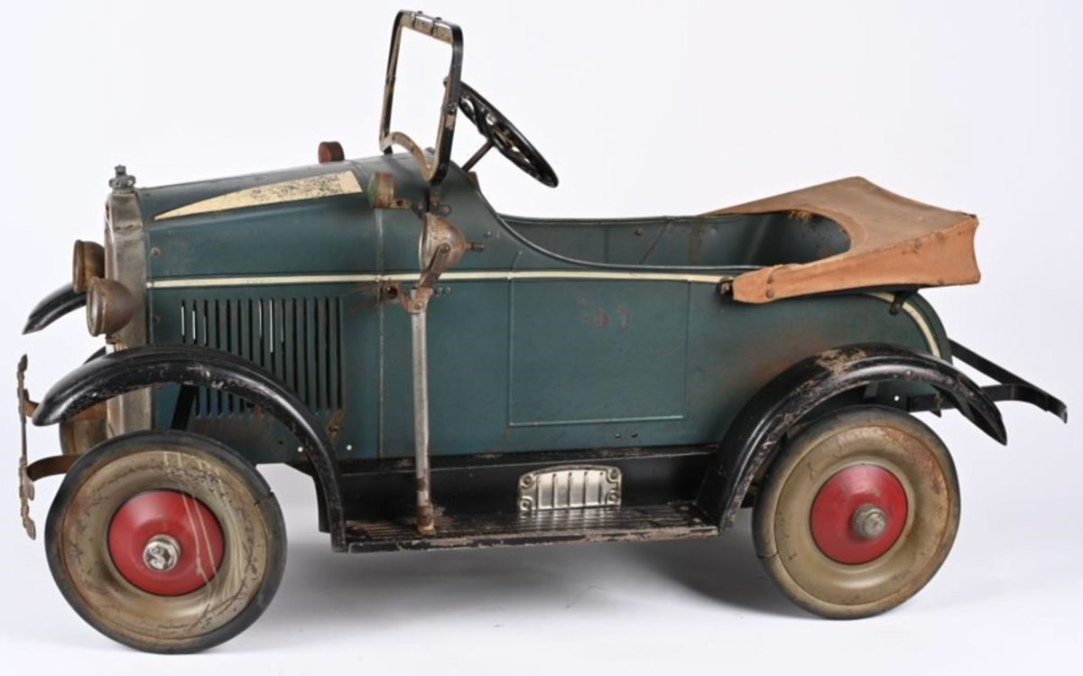 1920s Steelcraft Packard Deluxe pressed-steel pedal car, 49" l; estimate: $6,000-$8,000.