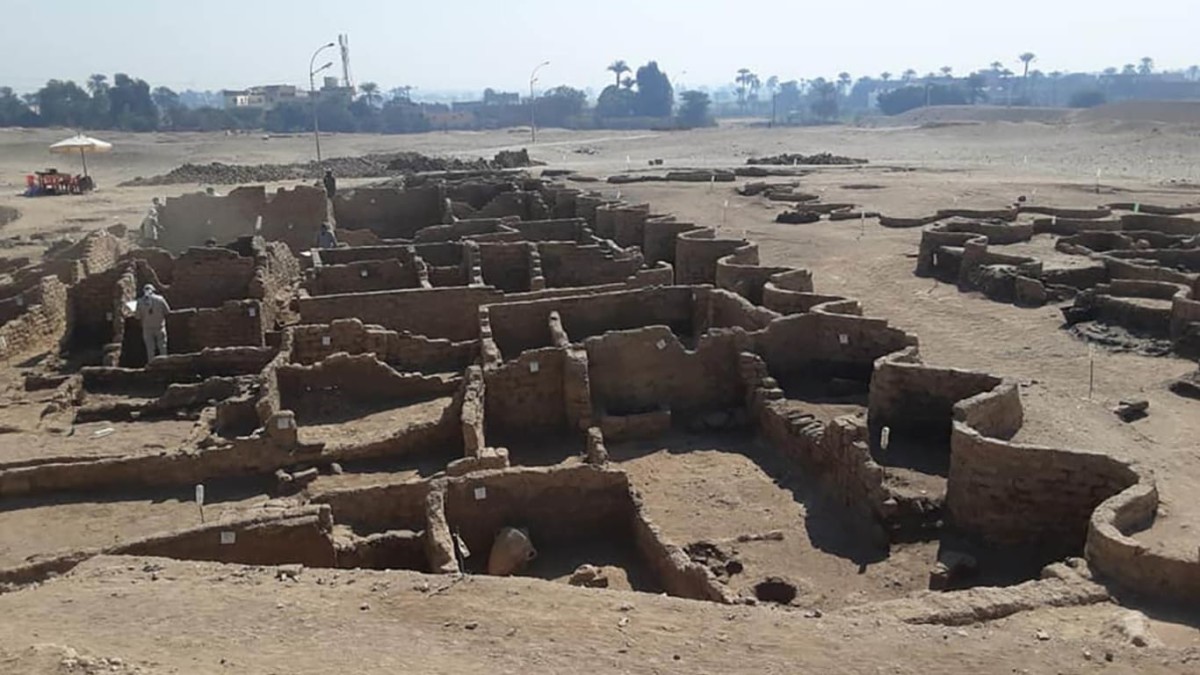 "The Rise of Aten" is the largest ancient city ever discovered in Egypt. The walls of the city are well preserved, allowing archaeologists to see where its different districts were located.