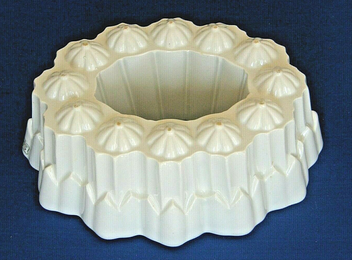 A Shelley mold, 1912-1925, featuring a Cecil pattern of a castle-like base with pillars topped by flowers, 6" w, 2-3/4" deep; $29.99.