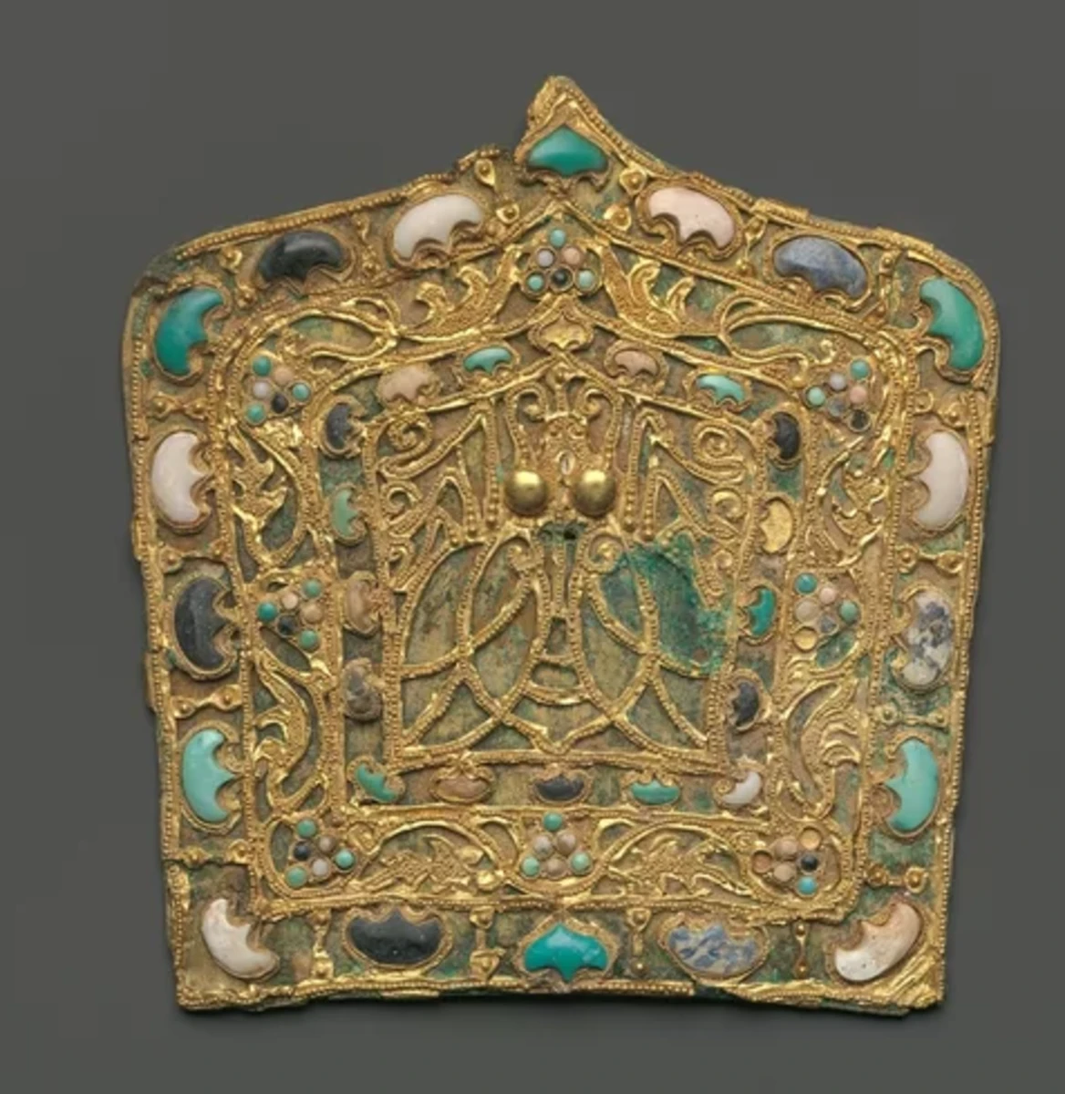 This ornamental plaque from the 4th-5th century features a cicada— an emblem of immortality— is framed by semi-precious stones and once decorated the hat of a government official.