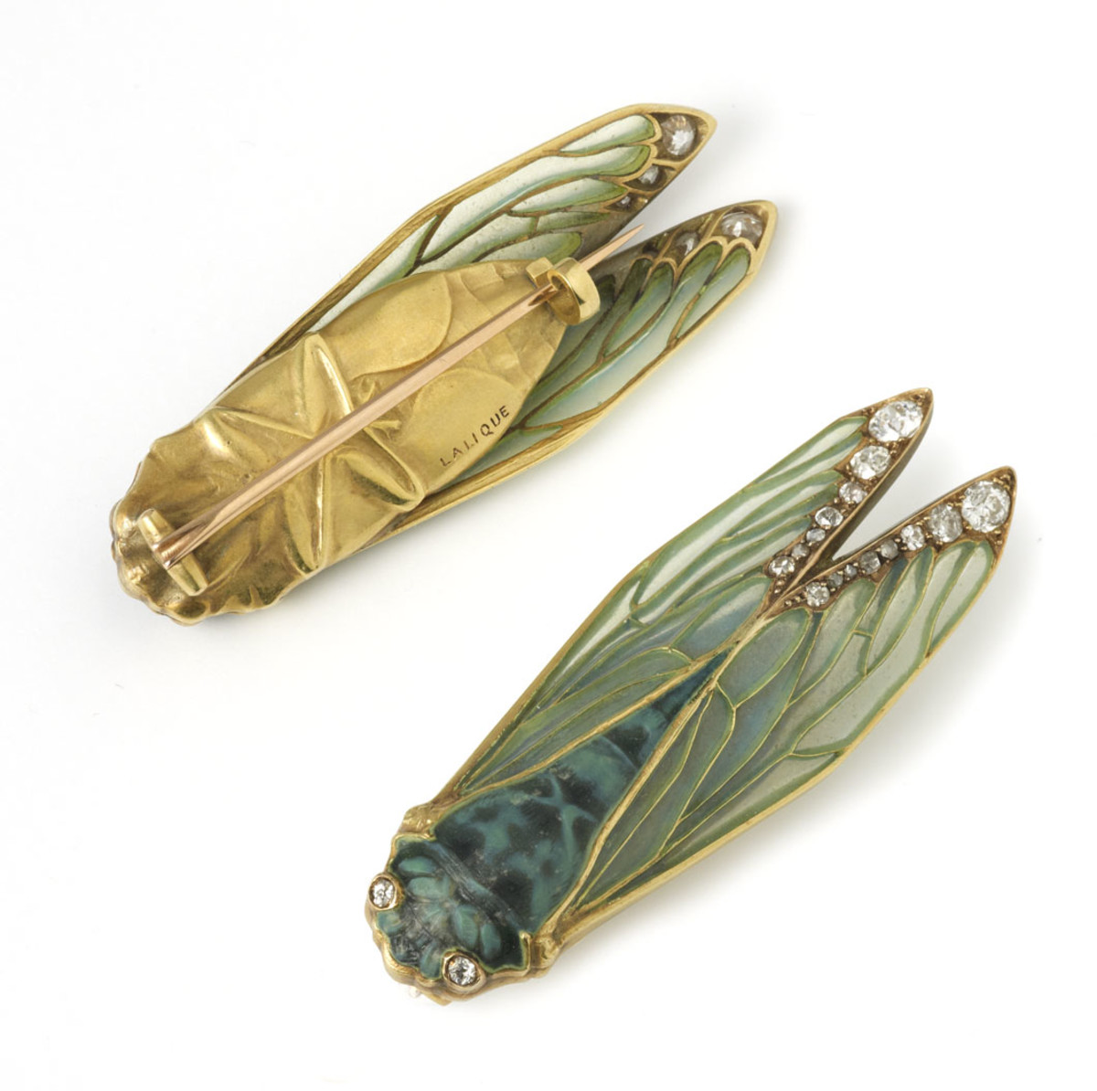 René Lalique cicada brooch, c.1905, faithfully capturing every detail of the insect. Its delicate wings decorated with translucent green plique-à-jour enamel, the tips mounted with old European-cut diamonds, the body in rich mottled blue/green glass, and the eyes set with diamonds in gold collets; the reverse is chased yellow gold.