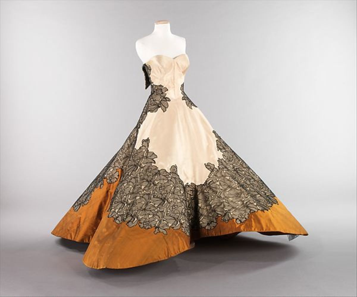 Another version of the Clover-Leaf gown in the collection of the Metropolitan Museum of Art.