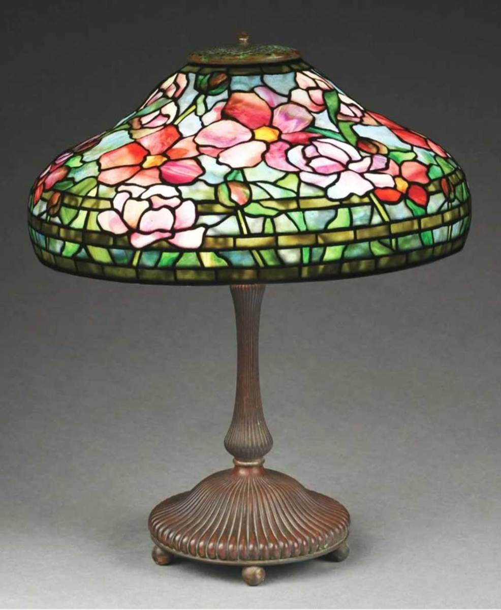 Tiffany Studios Peony leaded-glass table lamp