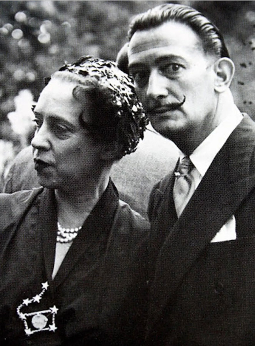 Elsa Schiaparelli and Surrealist artist Salvador Dali collaborated on the unusual lobster dress, demonstrating the interconnected nature of the fashion and art worlds.