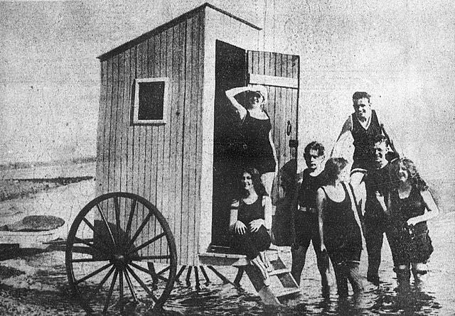 bathingmachine-boysandgirls-july1915.jpg
