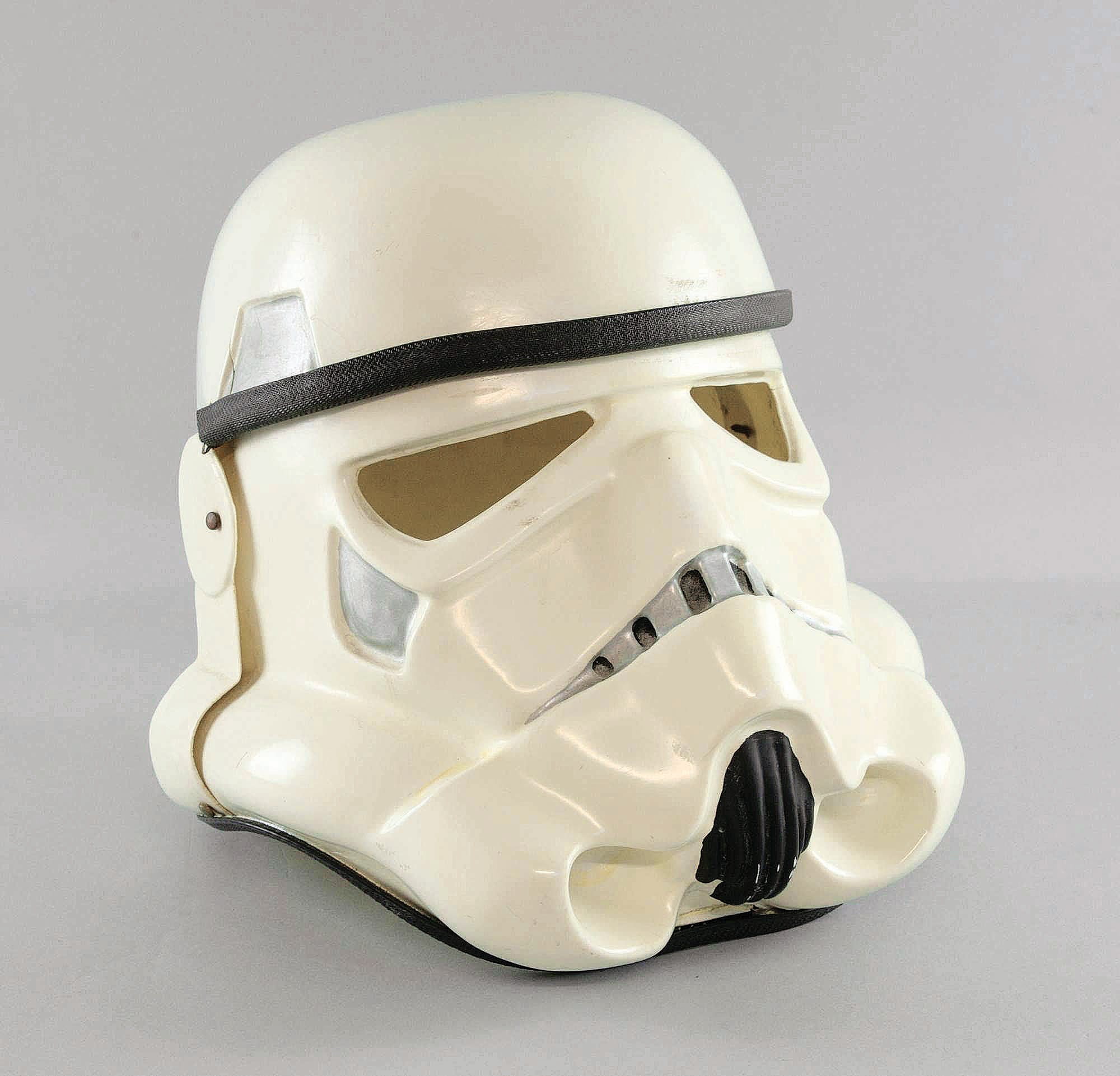 stormtrooper-helmet-1977-ewbank.jpg