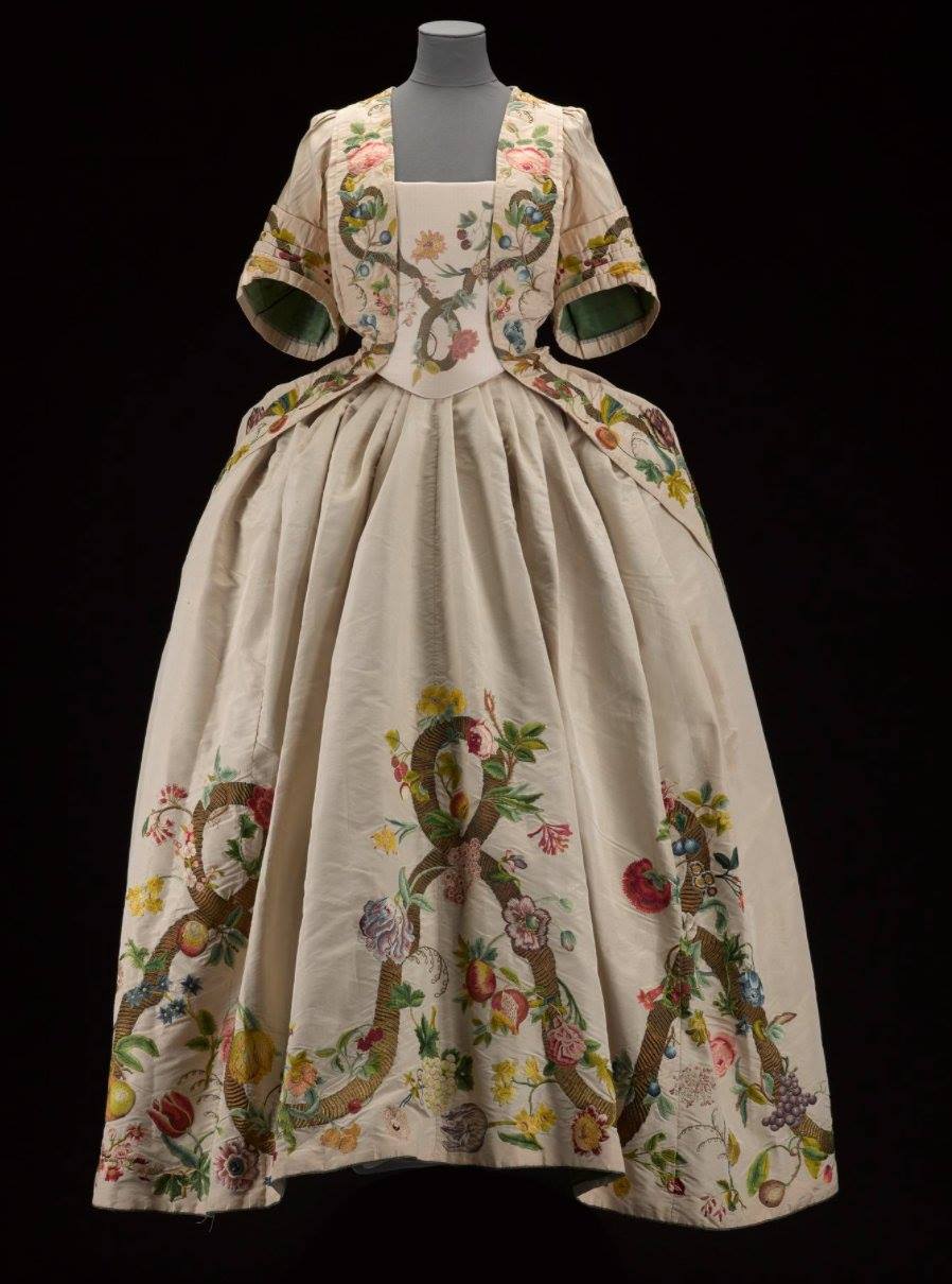 robe1.jpg