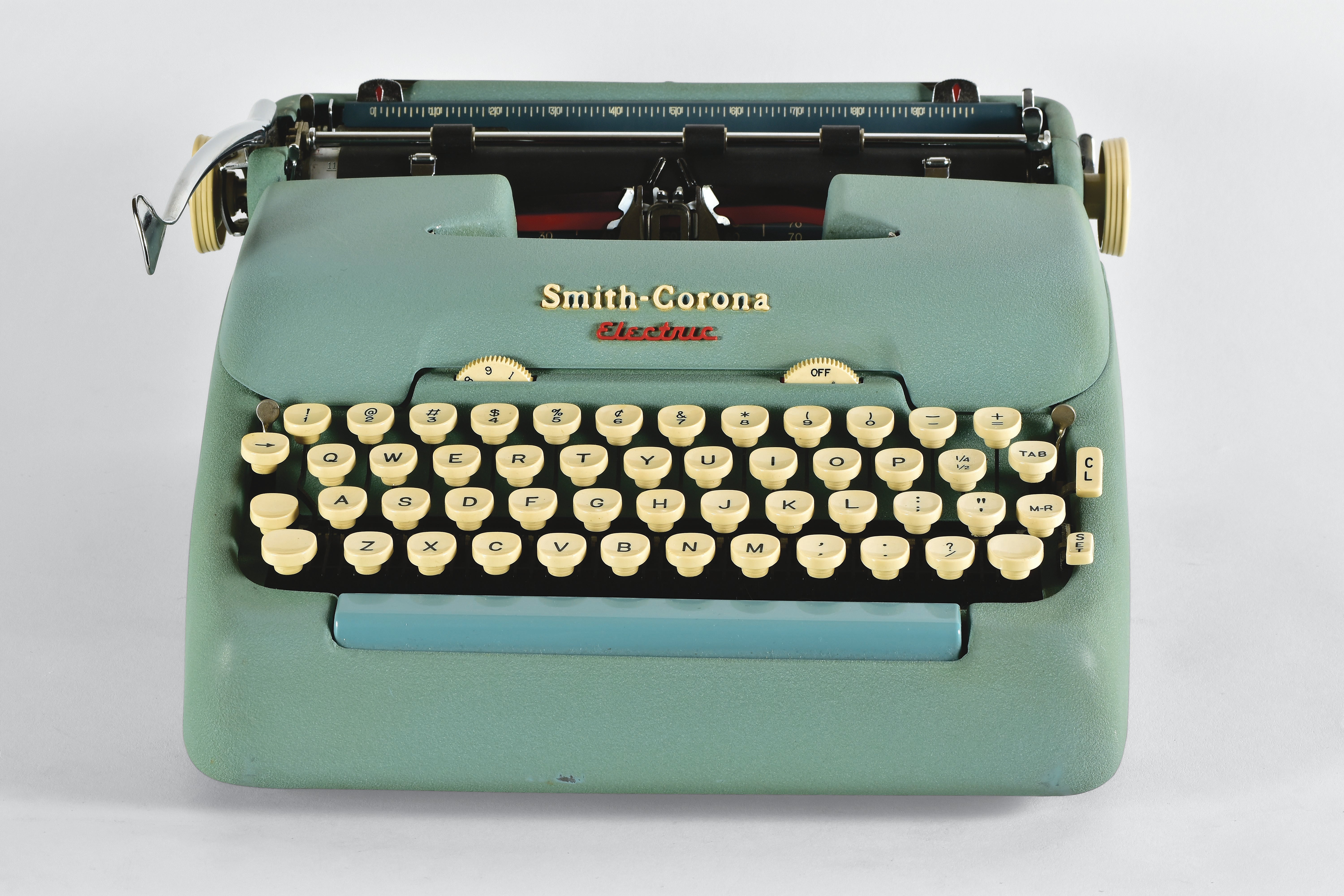 smith-corona-electric-portable_1957.jpg