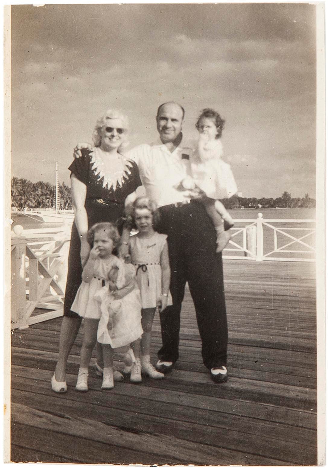mae-al-capone.jpg
