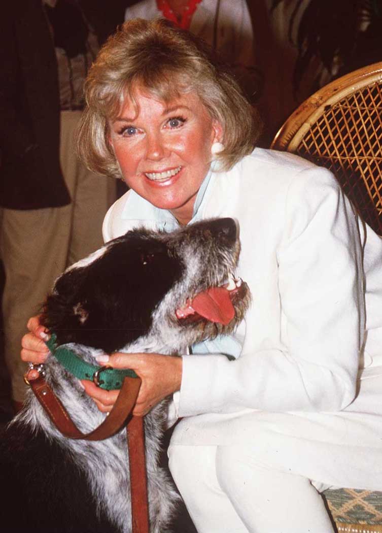 doris-day-with-dogweb.jpg