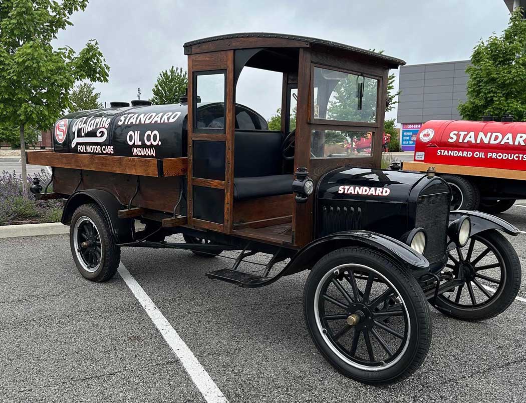 1924-ford-model-t-standard-oil-tankerweb.jpg