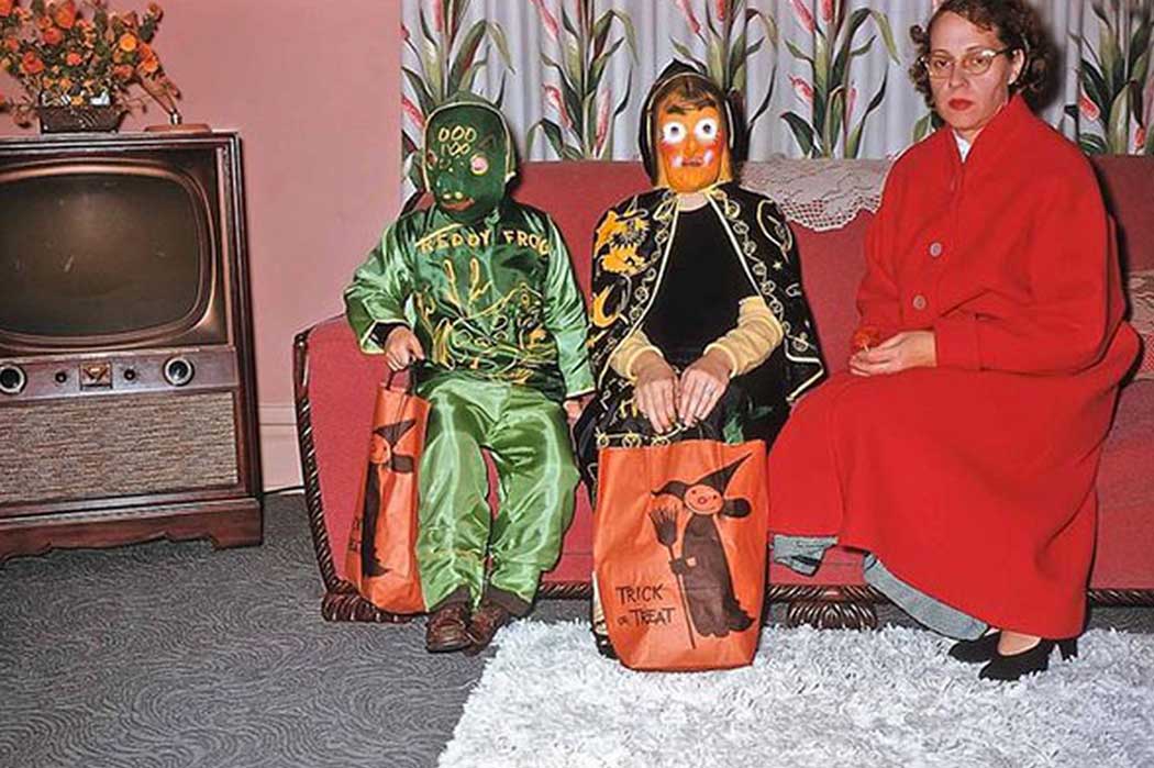 vintage-halloween-momweb.jpg