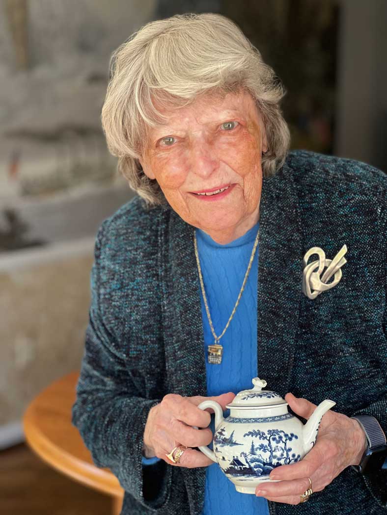 terry-kovel-holdingweb.jpg
